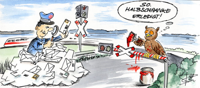 Cartoon-Karikatur-Comic---Eine umgefallene Ampel an einem Bahnübergang wird vom Uhu in Schrankenfarben gestrichen. Ein DB Mitarbeiter untersucht davor einen Haufen Briefe mit einer Lupe.