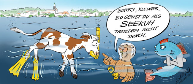Cartoon-Karikatur-Comic---Eine Kuh mit Schwimmflossen und Schnorchel schwimmt unter Wasser am Bodensee. Der Uhu mit einem Goldfischglas auf dem Kopf sagt ihm aber dass sie trotzdem nicht als Seekuh durchgeht.