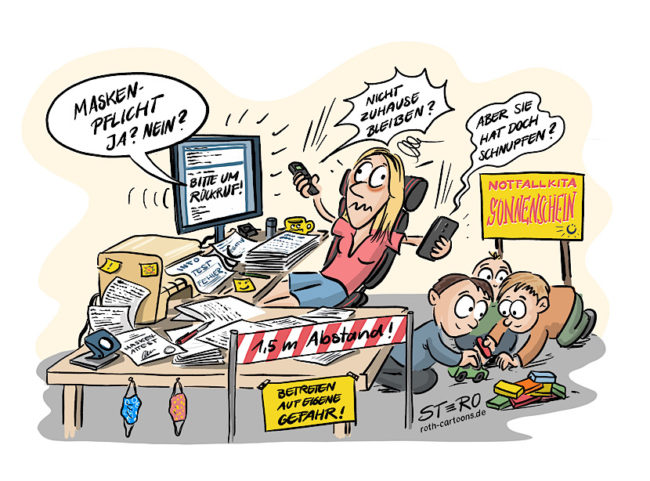 Cartoon Comic-Wimmelbild: Eine Frau Personaler sitzt verzweifelt im Büro mit zwei Telefonen in der Hand und versucht das Chaos verursacht durch Corona im Haus zu lichten. Im Hintergrund hat sie noch eine Notfall-Kinderbetreuung eingerichtet.