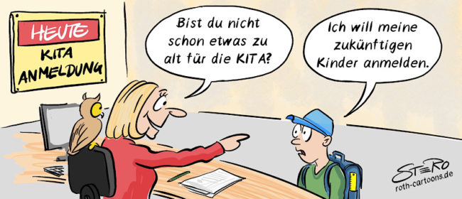 Cartoon Comic zu Kitaplatz: Ein Schüler steht bei der KITA-Anmeldung im Rathaus. Er wird gefragt: „ Bist du denn nicht zu alt für die KITA?“ Der Schüler antwortet:“Ich will meine zukünftigen Kinder anmelden.“. Ein Cartoon zum Thema, dass viele Eltern trotz Anspruch auf einen KITA-Platz keinen bekommen.