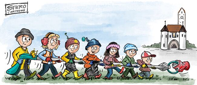 7 Kinder heben bei den Stadtputzete mit einem übergroßen Müllgreifer eine Coladose auf.