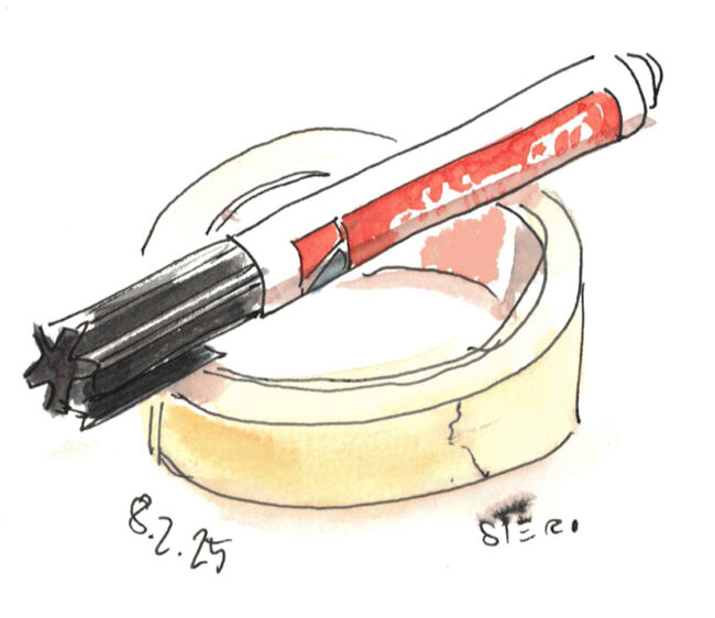Aquarell Illustration: Ein Edding liegt auf einer Rolle Kreppband.