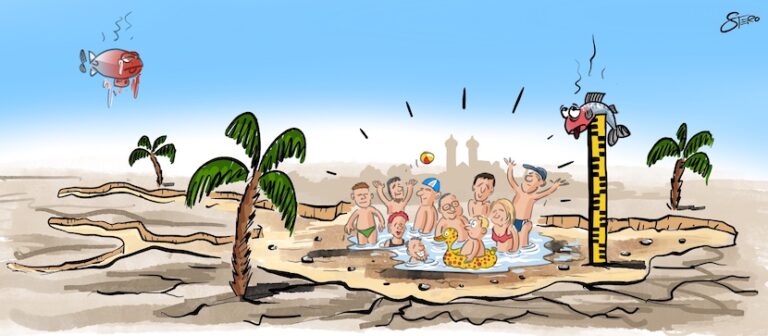 Cartoon-Karikatur-Comic: Cartoon-Comic-Karikatur über Niedrigwasser am Bodensee: Badegäste stehen vor der Friedrichshafener Uferkulisse dicht gedrängt in einer kleinen Wasserpfütze, während Fische am Pegelmesser unter der Trockenheit leiden.