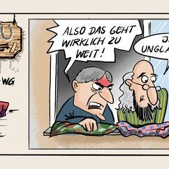 Comic Strip „Grauzone“: Zwei Senioren schauen empört aus dem Fenster auf zwei sich küssende Männer – doch ihr Ärger gilt nur den verschiedenen Socken.